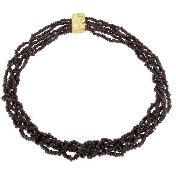 Collana a piu' fili di granato taglio antico