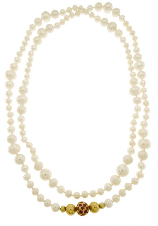 Collana di perle coltivate con inserto in oro e rubini