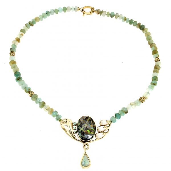 Collana girocollo in opale andino con pendente in opale boulder smeraldi e madreperla