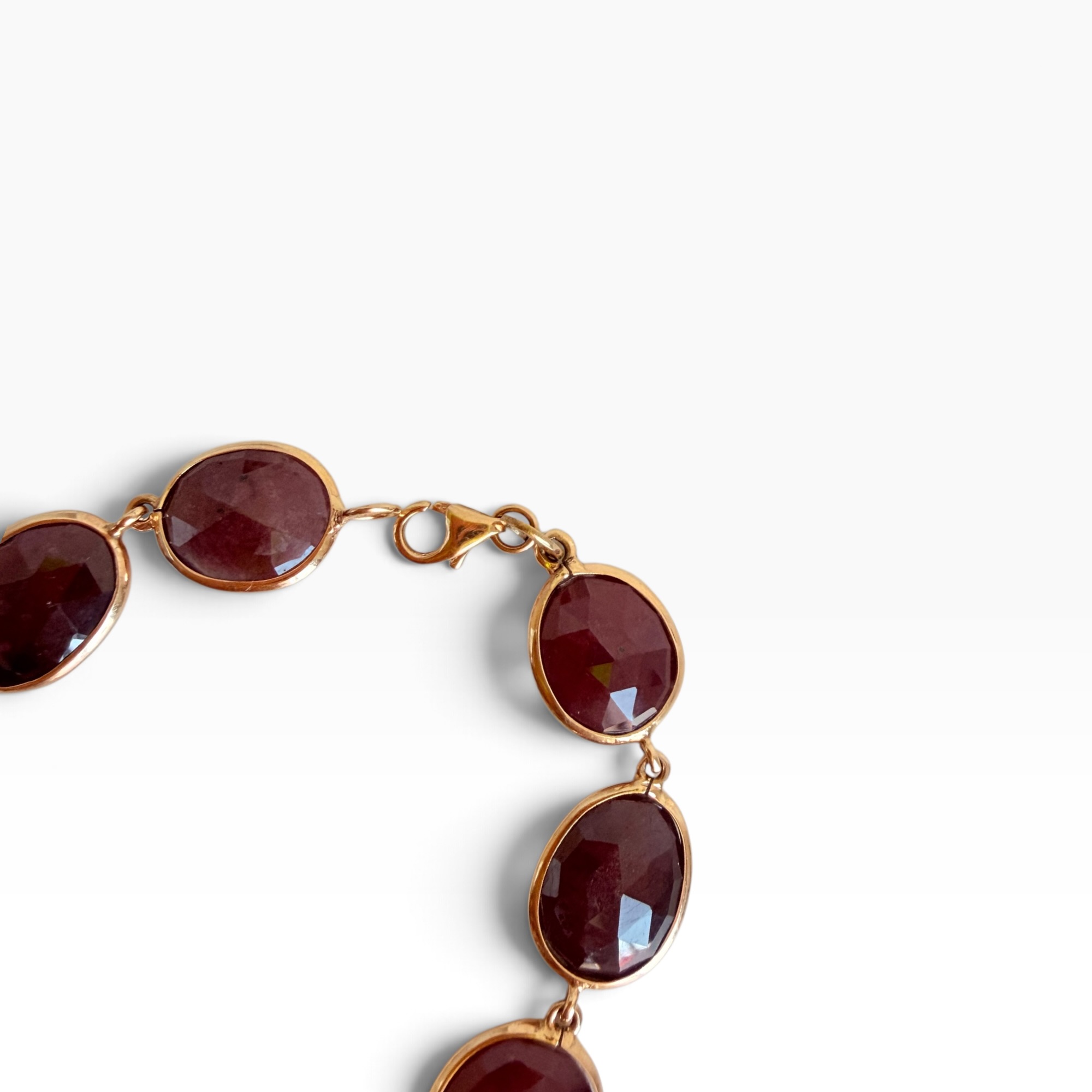 Bracciale di gemme di rubino in radice taglio flat