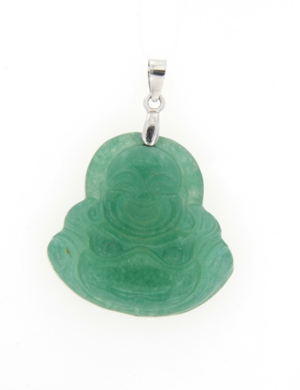 Ciondolo di agata verde inciso raffigurante il Buddha